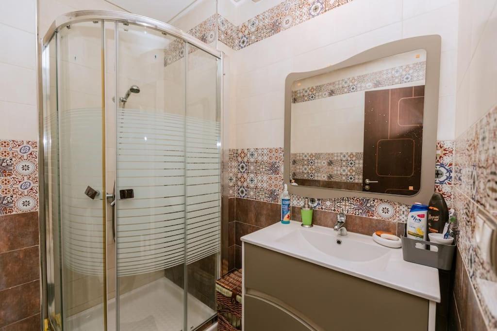 Central 2-Bedrooms Near Beach & Dining Танжер Екстериор снимка
